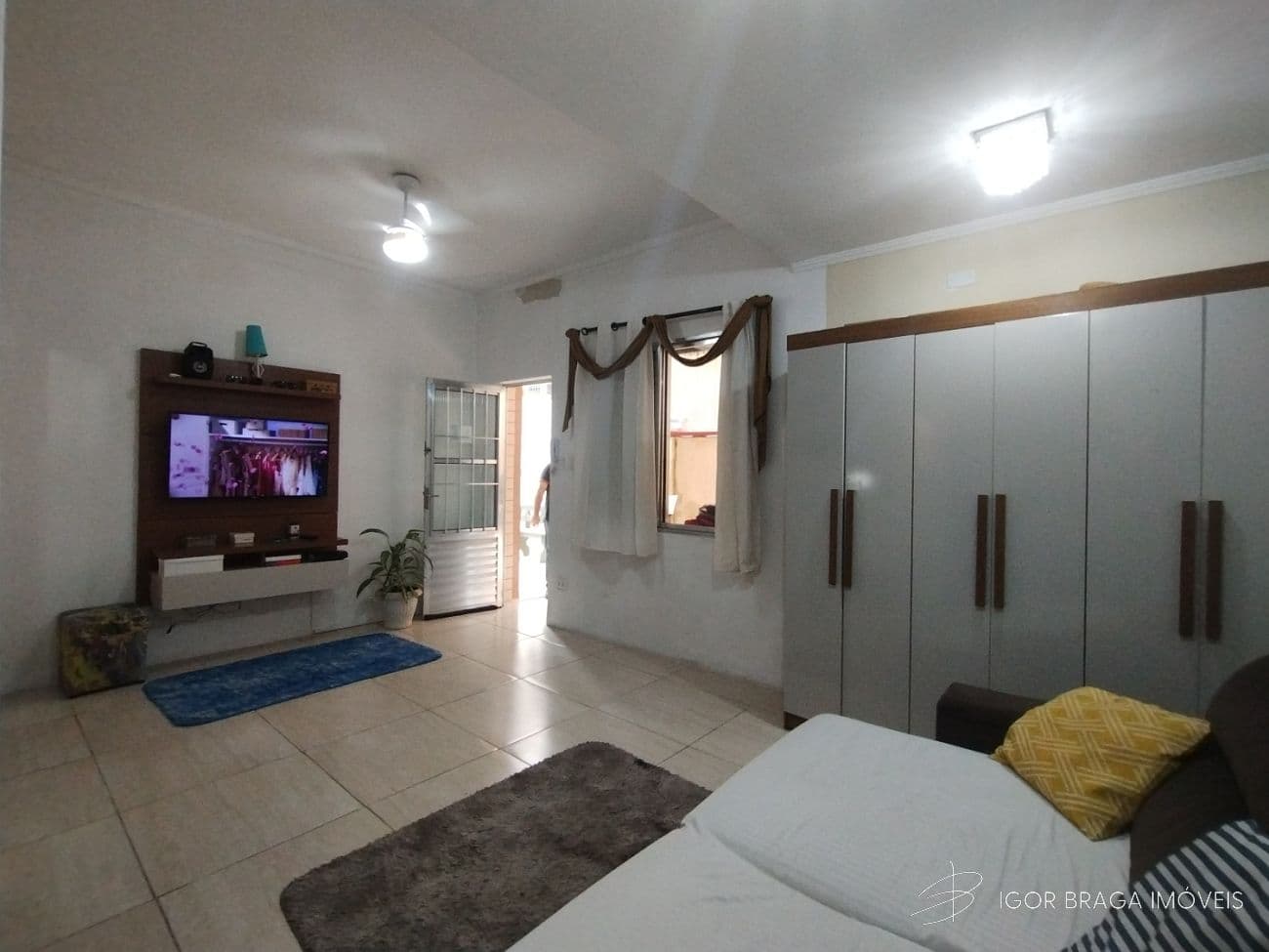 EXCELENTE KITNET, AMPLO E À 200M DO MAR — foto 1