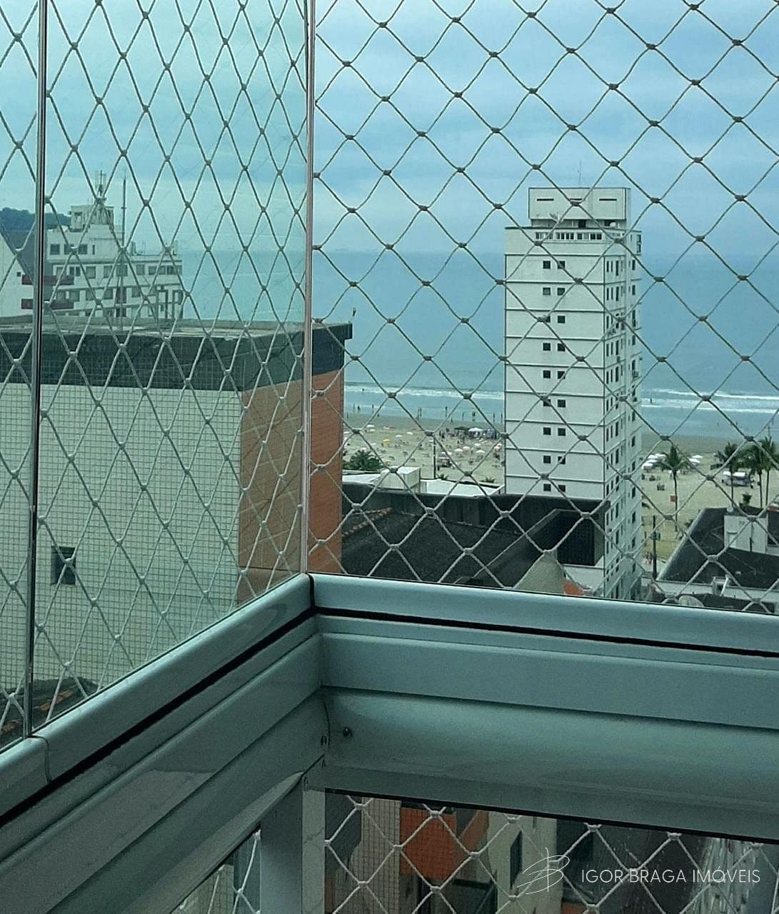 EXCELENTE APARTAMENTO, À 100M DO MAR E LAZER COMPLETO — foto 1