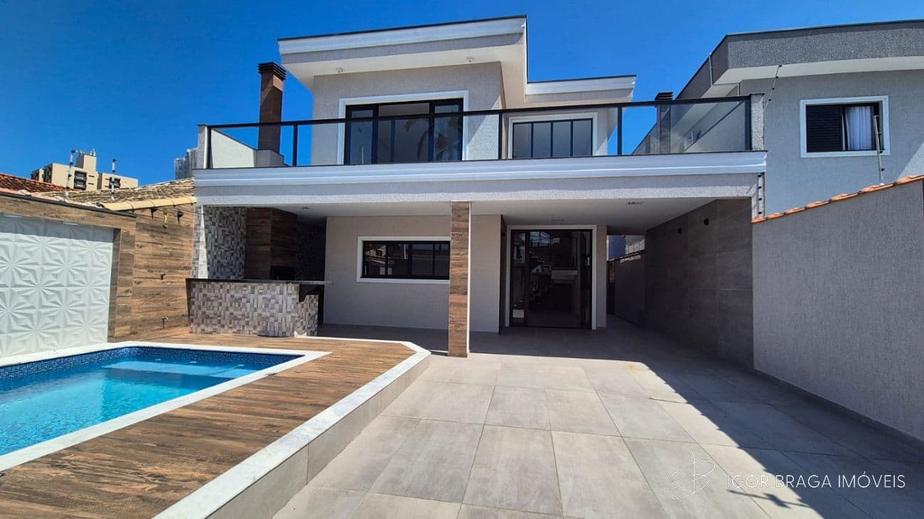 INCRIVEL CASA, AMPLO, FINO ACABAMENTO E Á 250M DO MAR — foto 1