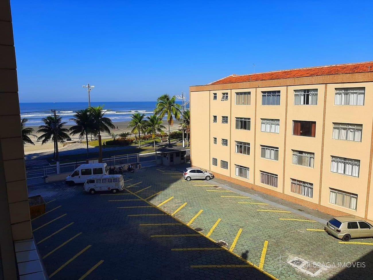 BELÍSSIMA KITNET, AMPLA E À 10M DO MAR — foto 1