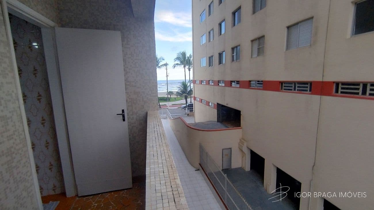 BELÍSSIMO APARTAMENTO, AMPLO E À 10M DO MAR — foto 1