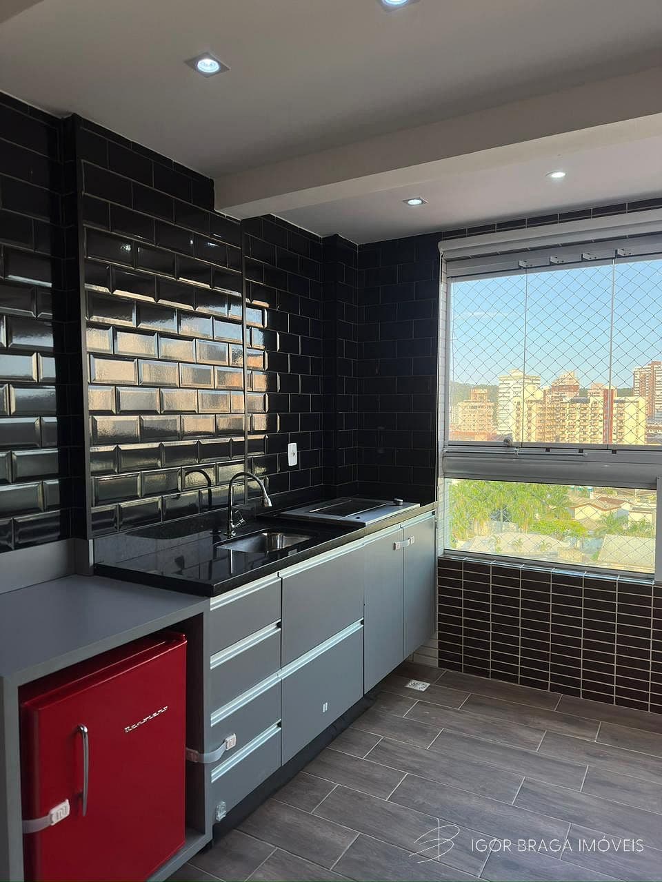 BELÍSSIMO APARTAMENTO, À 300M DO MAR E LAZER COMPLETO — foto 1