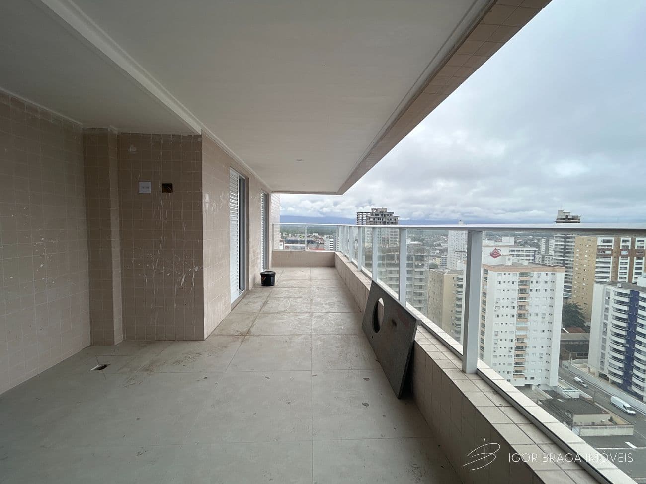 BELÍSSIMO APARTAMENTO, À 450M DO MAR E LAZER COMPLETO — foto 1