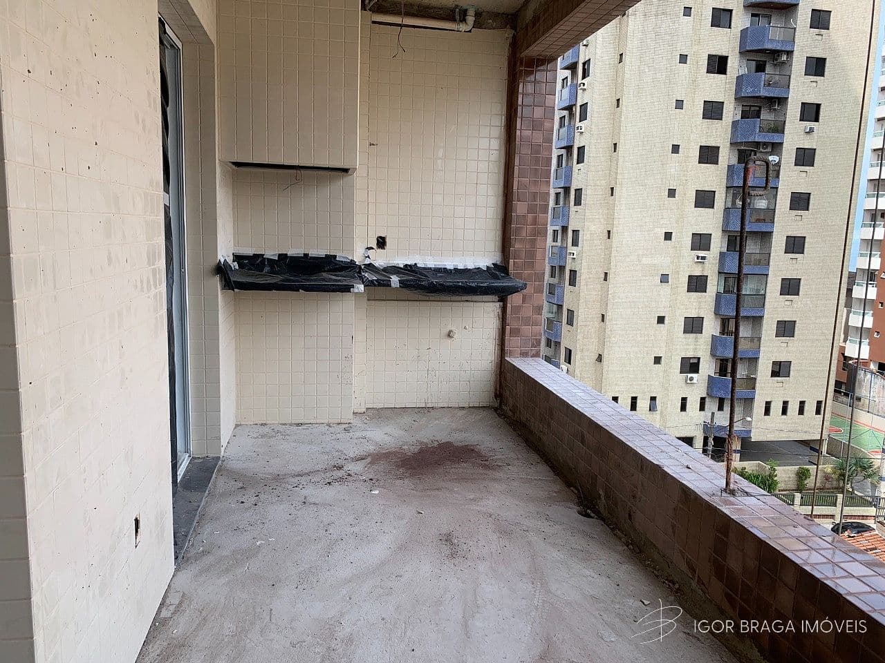 BELÍSSIMO APARTAMENTO AMPLO, FINO ACABAMENTO À 200M DO MAR — foto 1