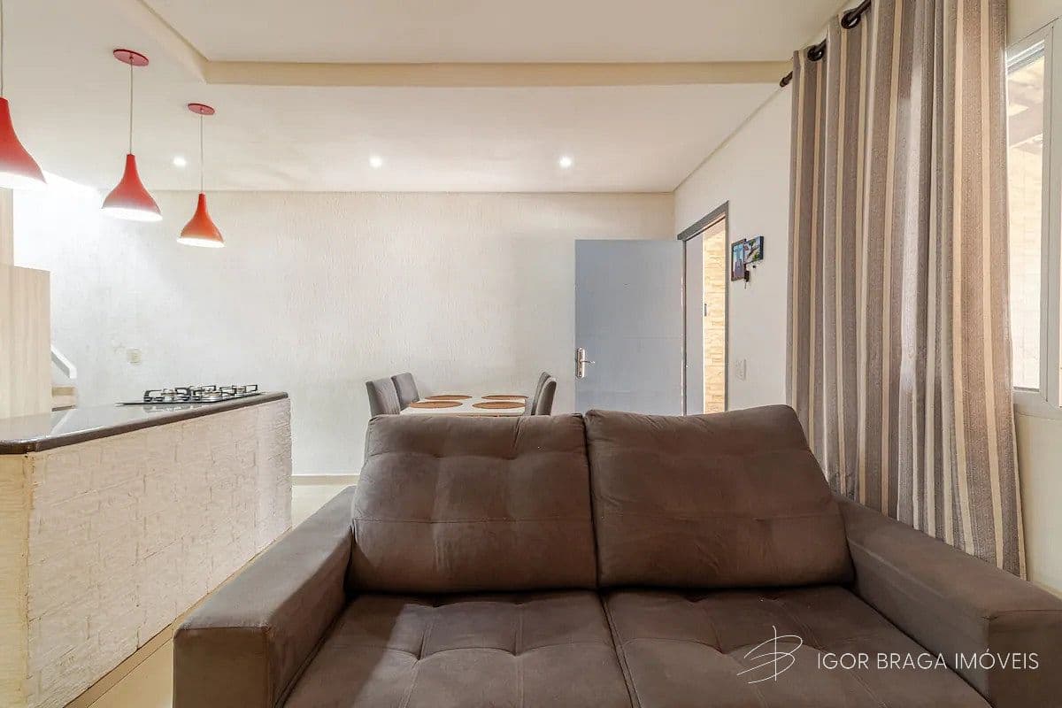 BELÍSSIMA CASA COM ACABAMENTO FINO E PISCINA — foto 1