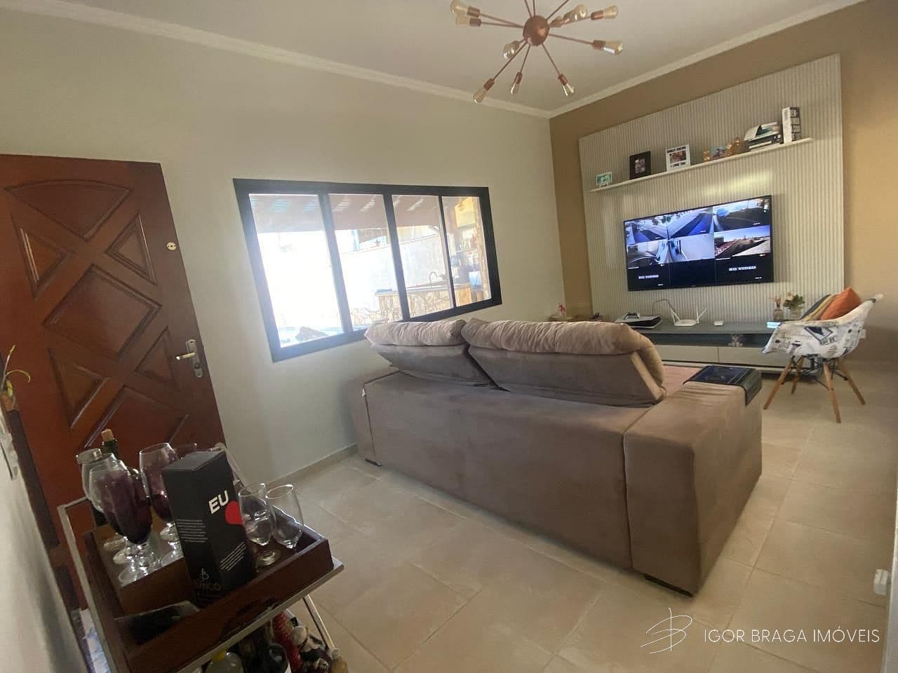 BELÍSSIMA CASA COM ACABAMENTO FINO COM PISCINA PRIVATIVA — foto 1