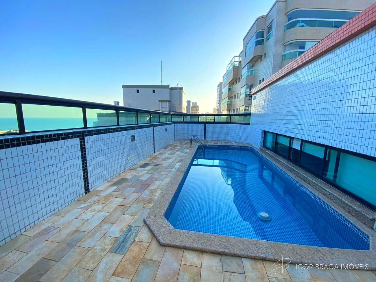 BELÍSSIMA COBERTURA COM ACABAMENTO FINO E LAZER COMPLETO — foto 1