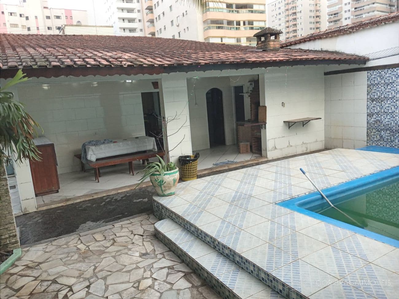 BELÍSSIMA CASA, FINO ACABAMENTO, AMPLA COM ÁREA DE LAZER — foto 1