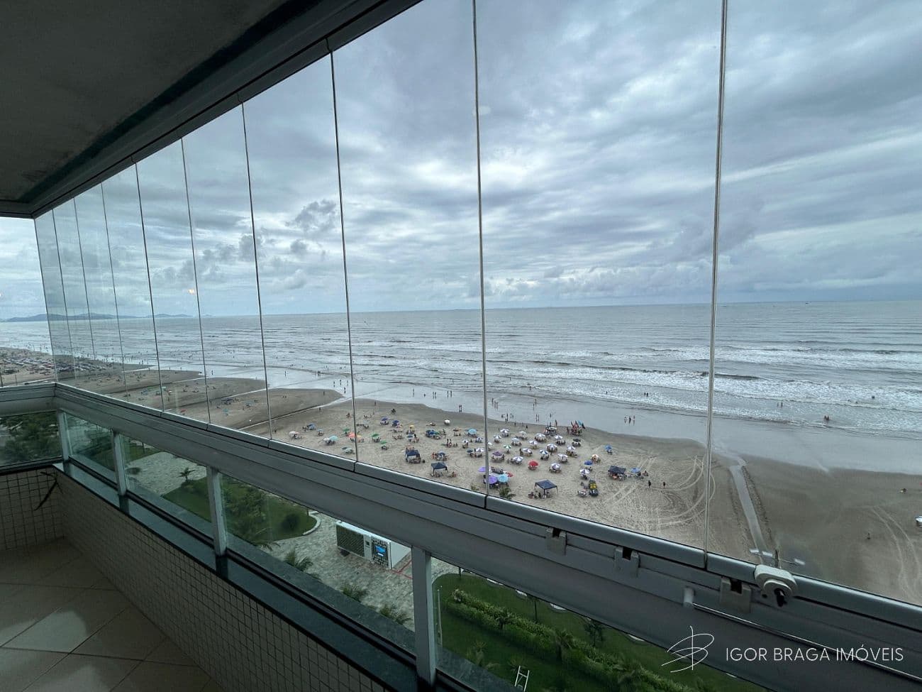 BELÍSSIMO APARTAMENTO FRENTE MAR, AMPLO E ACABAMENTO FINO — foto 1