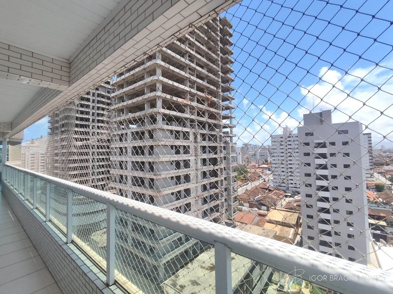 BELÍSSIMO APARTAMENTO, FINO ACABAMENTO À 600m DO MAR — foto 1