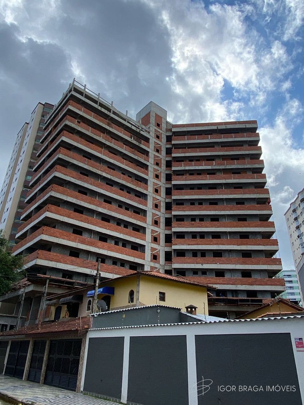 BELÍSSIMO APARTAMENTO, À 150m DO MAR E ESPAÇO PARA LAZER — foto 1