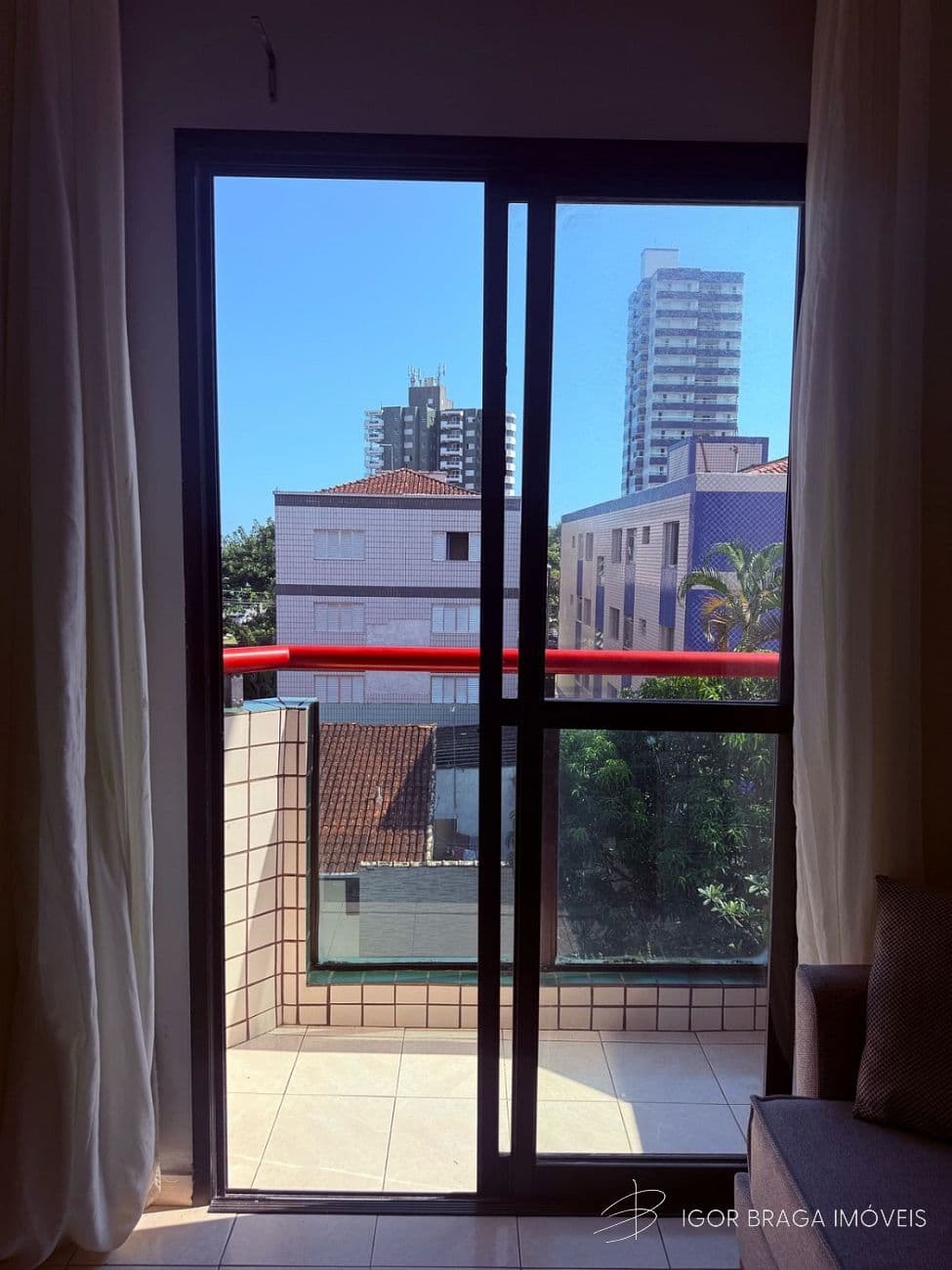 BELÍSSIMO APARTAMENTO, À 100m DO MAR E ÁREA DE LAZER — foto 1