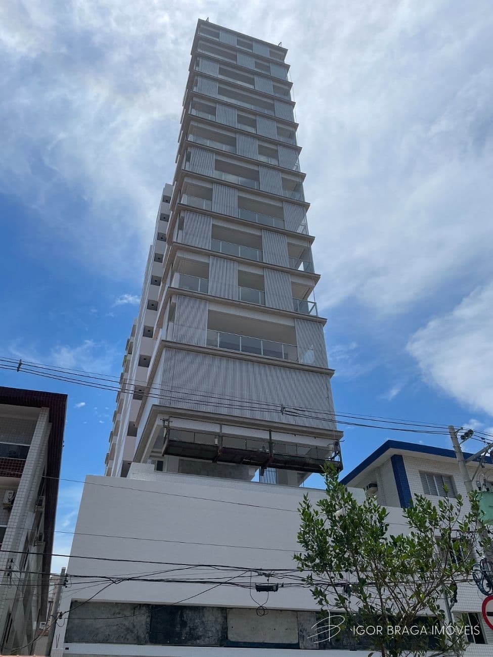 BELÍSSIMO APARTAMENTO, À 200M DO MAR E LAZER COMPLETO — foto 1