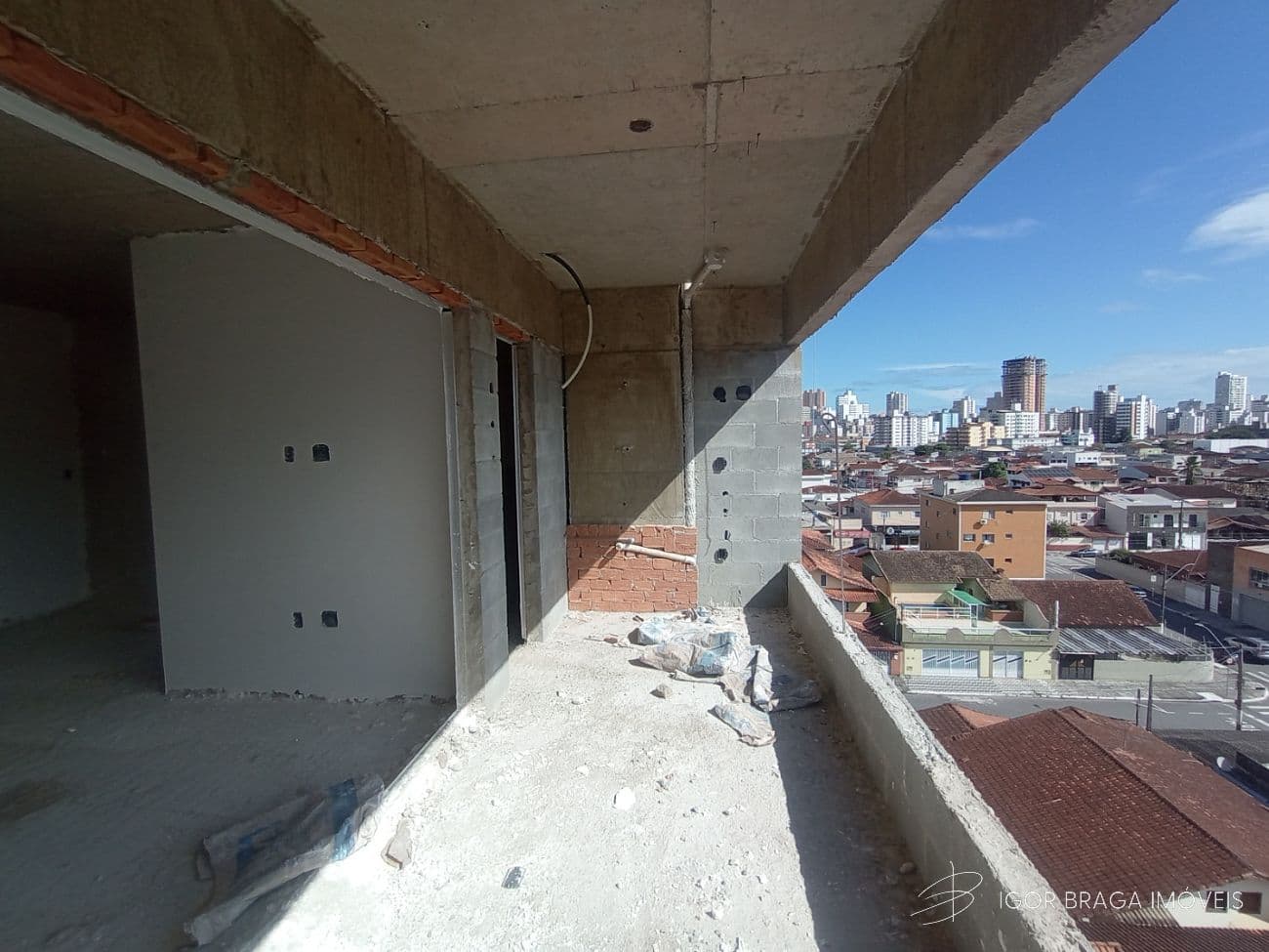 BELÍSSIMO APARTAMENTO, À 900M DO MAR E LAZER COMPLETO — foto 1