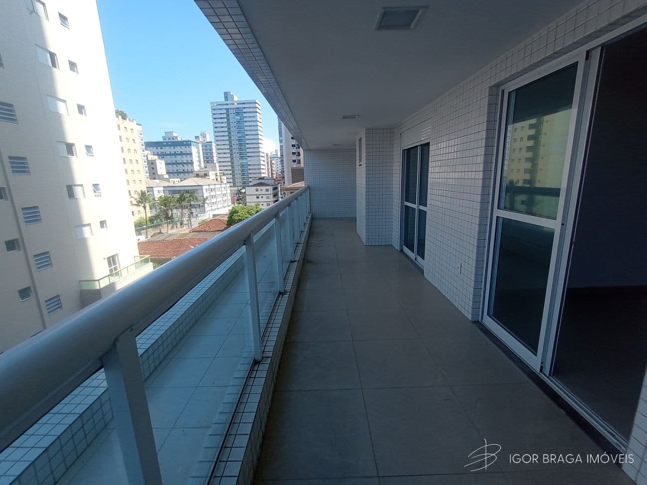 EXCELENTE APARTAMENTO, À 150m DO MAR E LAZER COMPLETO — foto 1