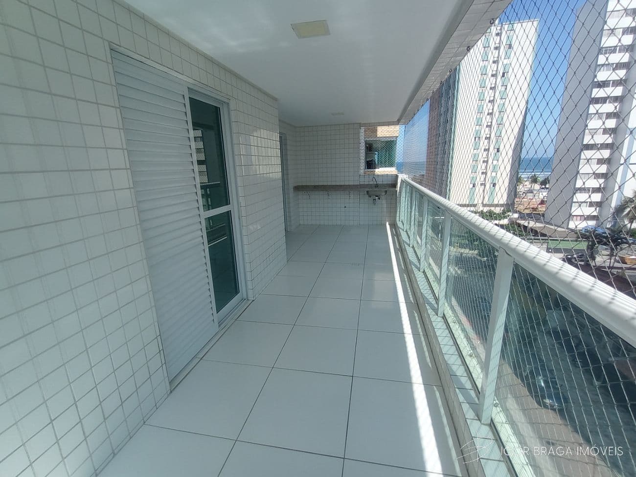 BELÍSSIMO APARTAMENTO, À 150m DO MAR E LAZER COMPLETO — foto 1