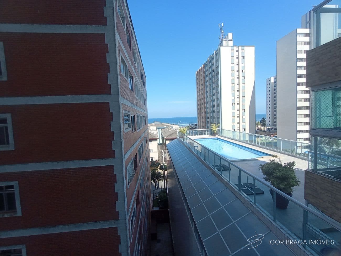 BELÍSSIMO APARTAMENTO, À 150m DO MAR E LAZER COMPLETO — foto 1