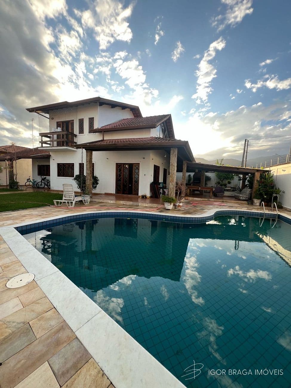 BELÍSSIMA CASA COM PISCINA À 170m DO MAR — foto 1