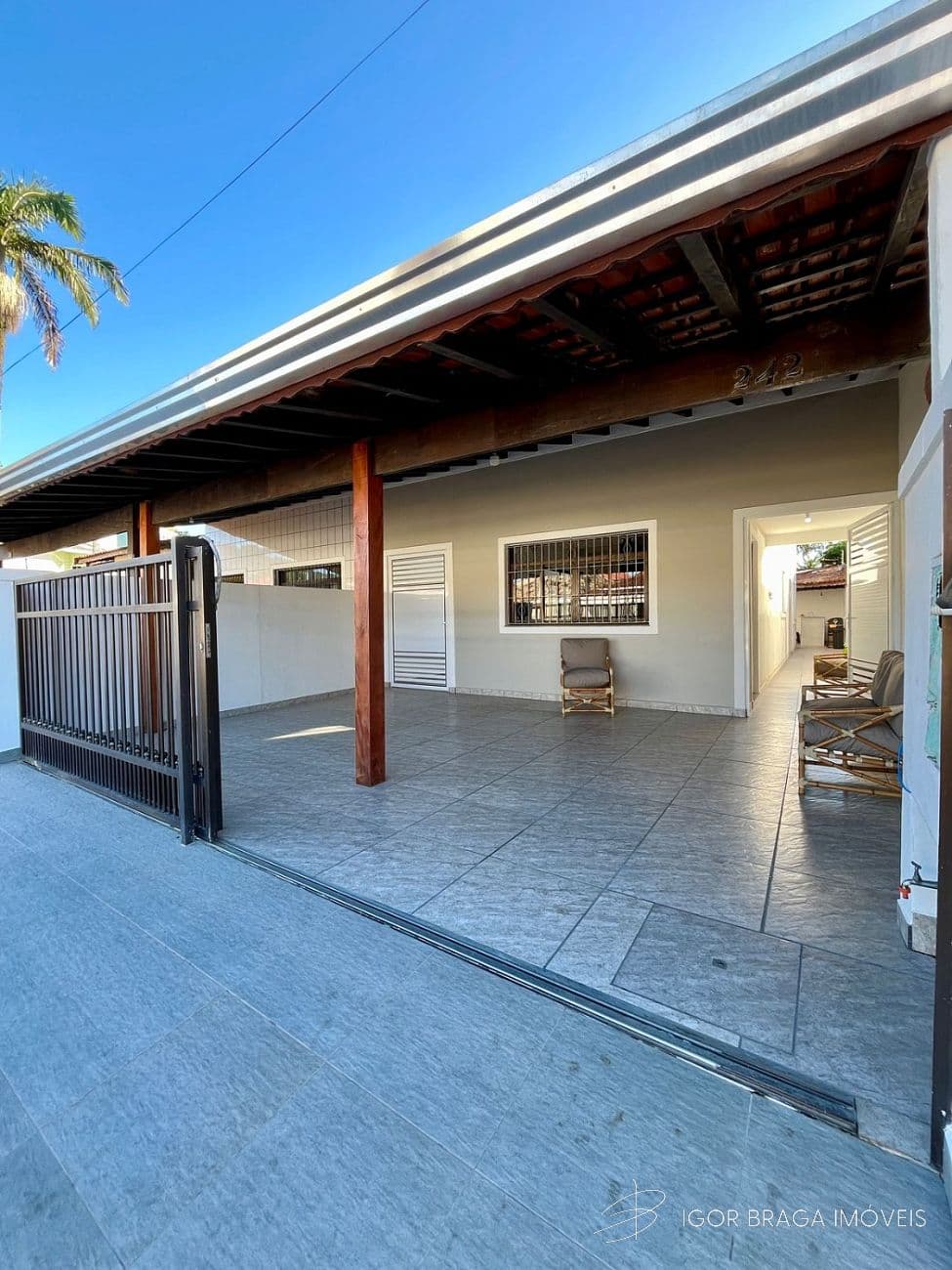 BELÍSSIMA CASA AMPLA COM ÁREA GOURMET À 200M DO MAR — foto 1