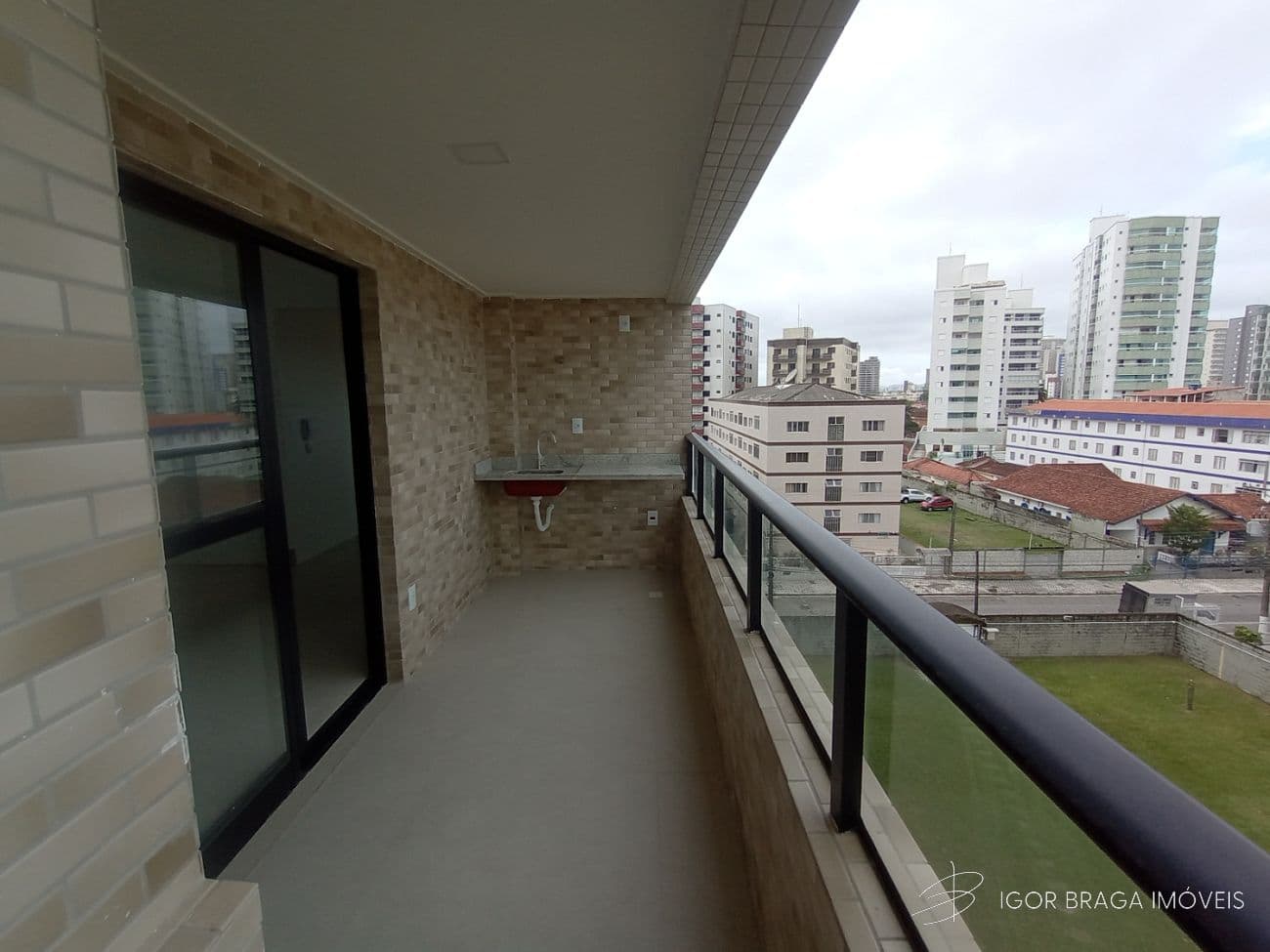 BELÍSSIMO APARTAMENTO, LAZER COMPLETO E À 150M DO MAR — foto 1