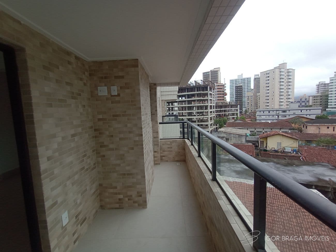 BELÍSSIMO APARTAMENTO, LAZER COMPLETO E À 150M DO MAR — foto 1