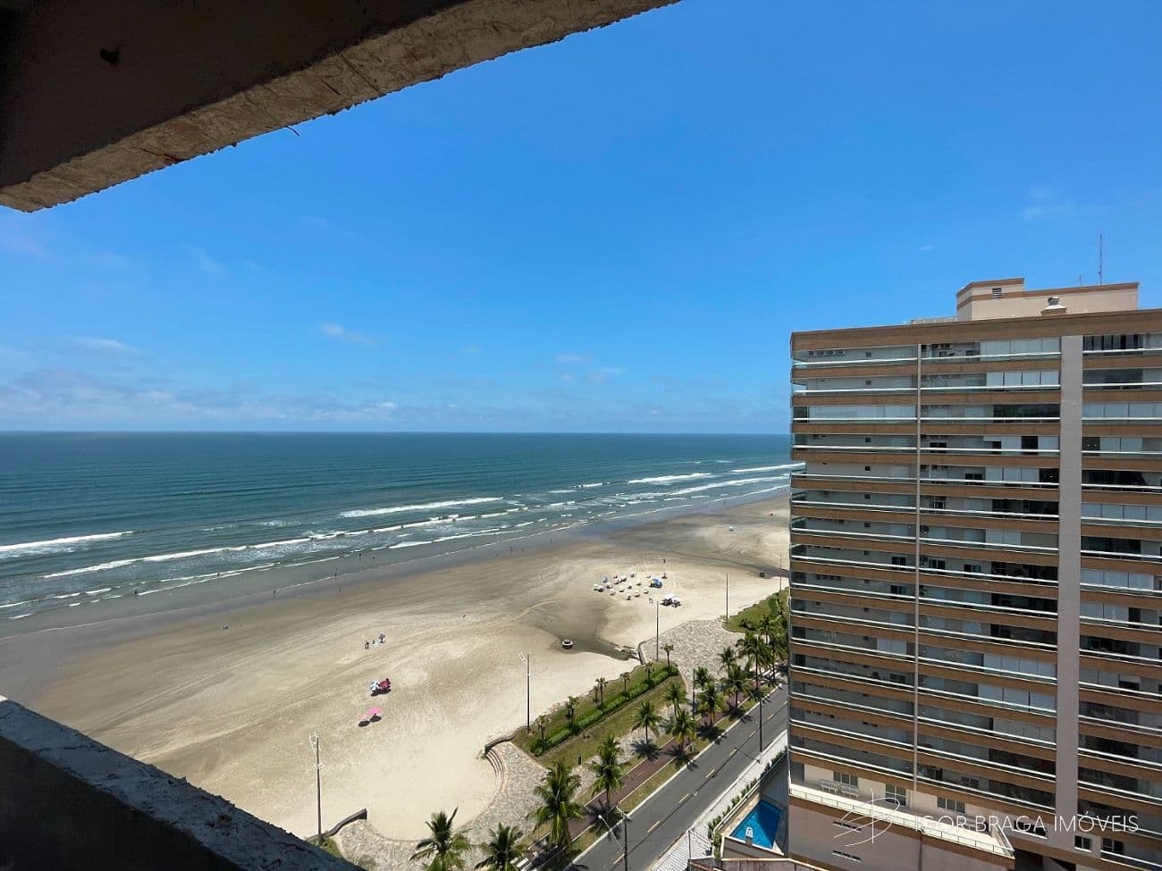 EXCELENTE COBERTURA DUPLEX, À 50m DO MAR E LAZER COMPLETO — foto 1