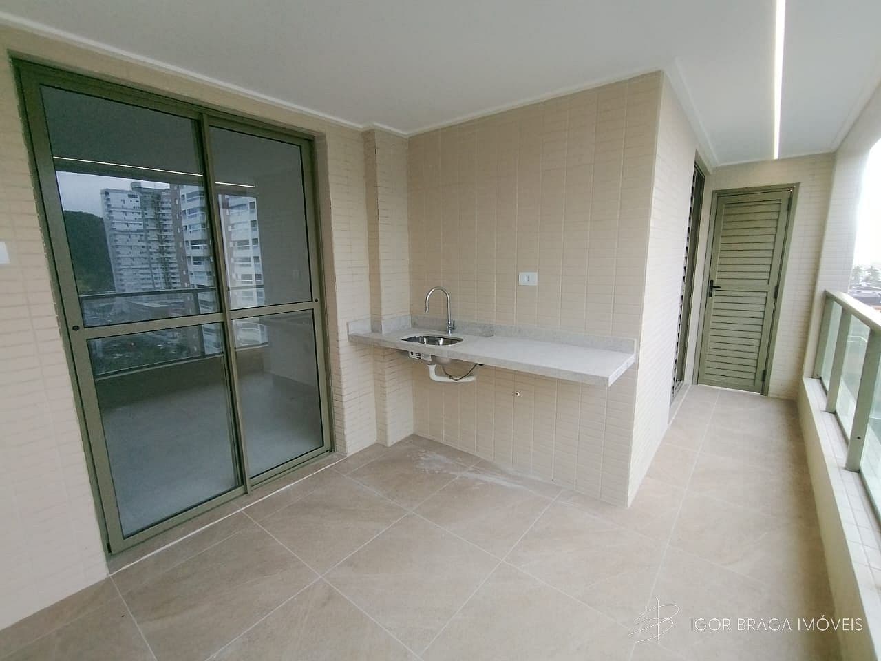BELÍSSIMO APARTAMENTO, À 850M DO MAR E LAZER COMPLETO — foto 1