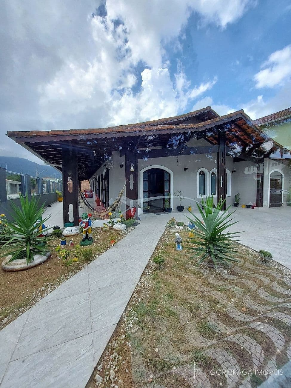 BELPÍSSIMA CASA, AMPLA , À 240M DO MAR E FINO ACABAMENTO — foto 1