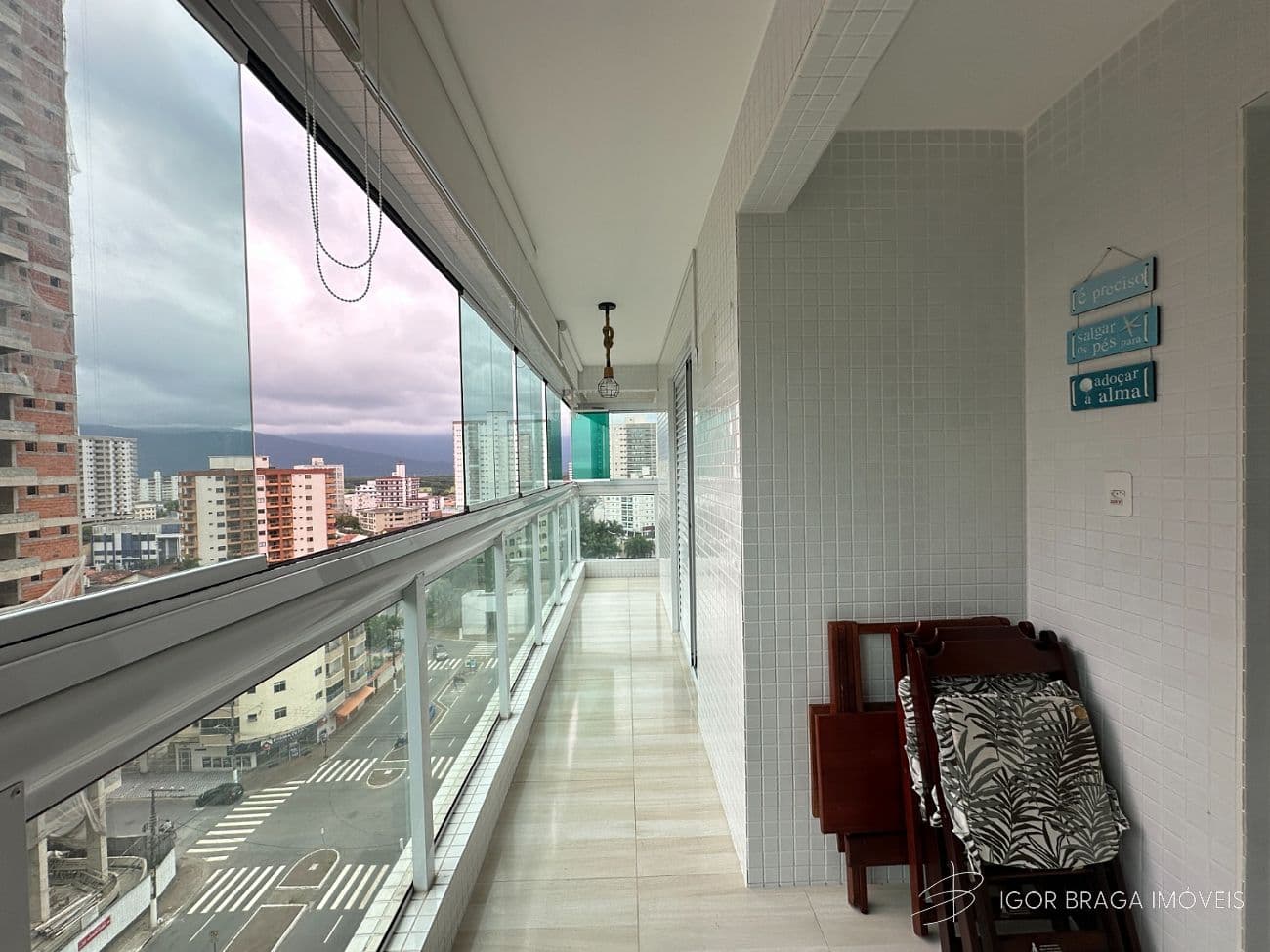 BELÍSSIMO APARTAMENTO, À 180M DO MAR E LAZER — foto 1