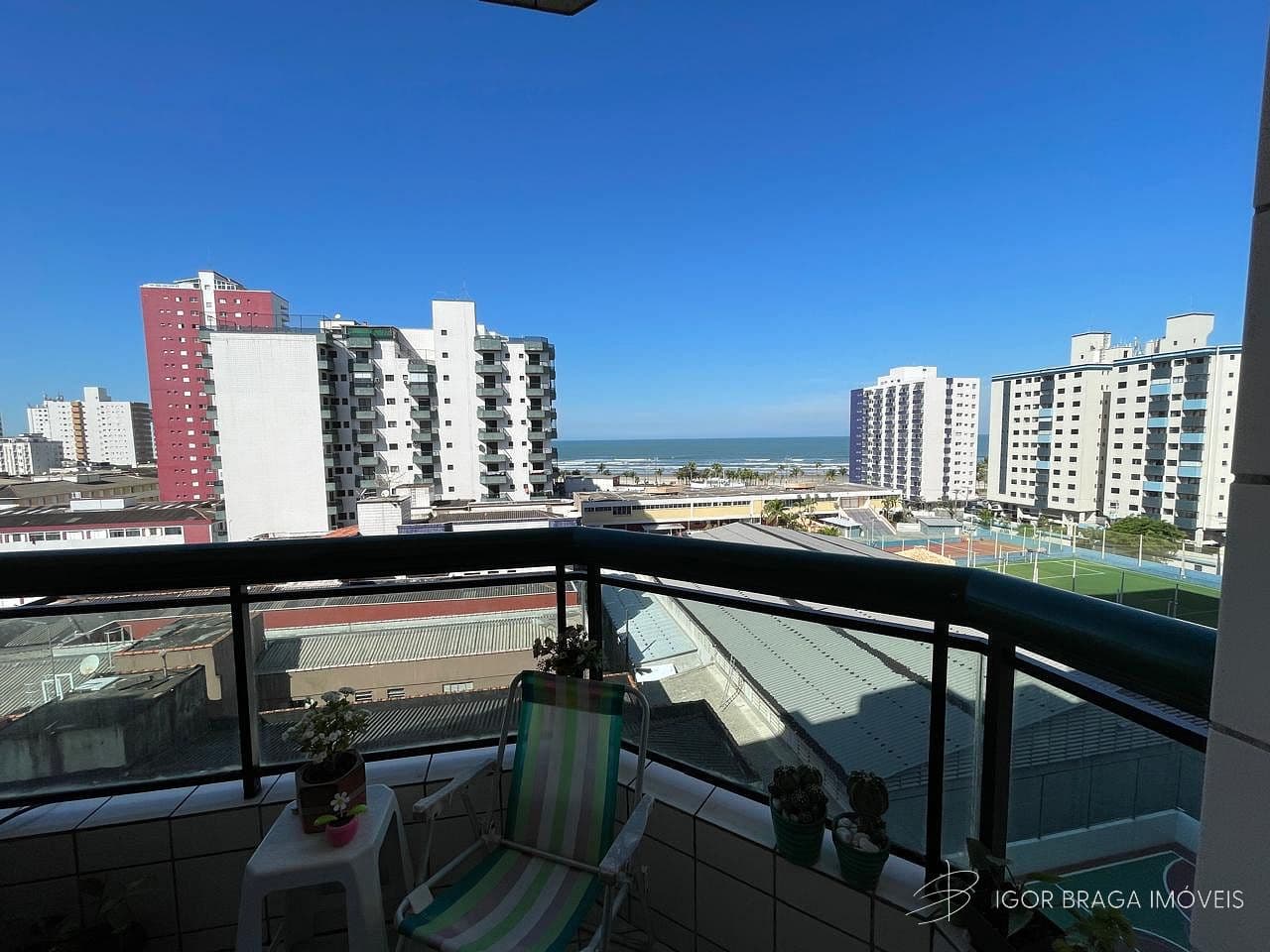 BELÍSSIMO APARATAMENTO, AMPLO E À 400M DO MAR — foto 1