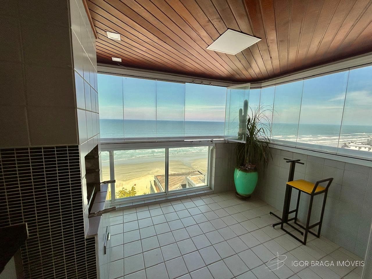 INCRÍVEL APARTAMENTO, FINO ACABAMENTO À 100 METROS DO MAR — foto 1