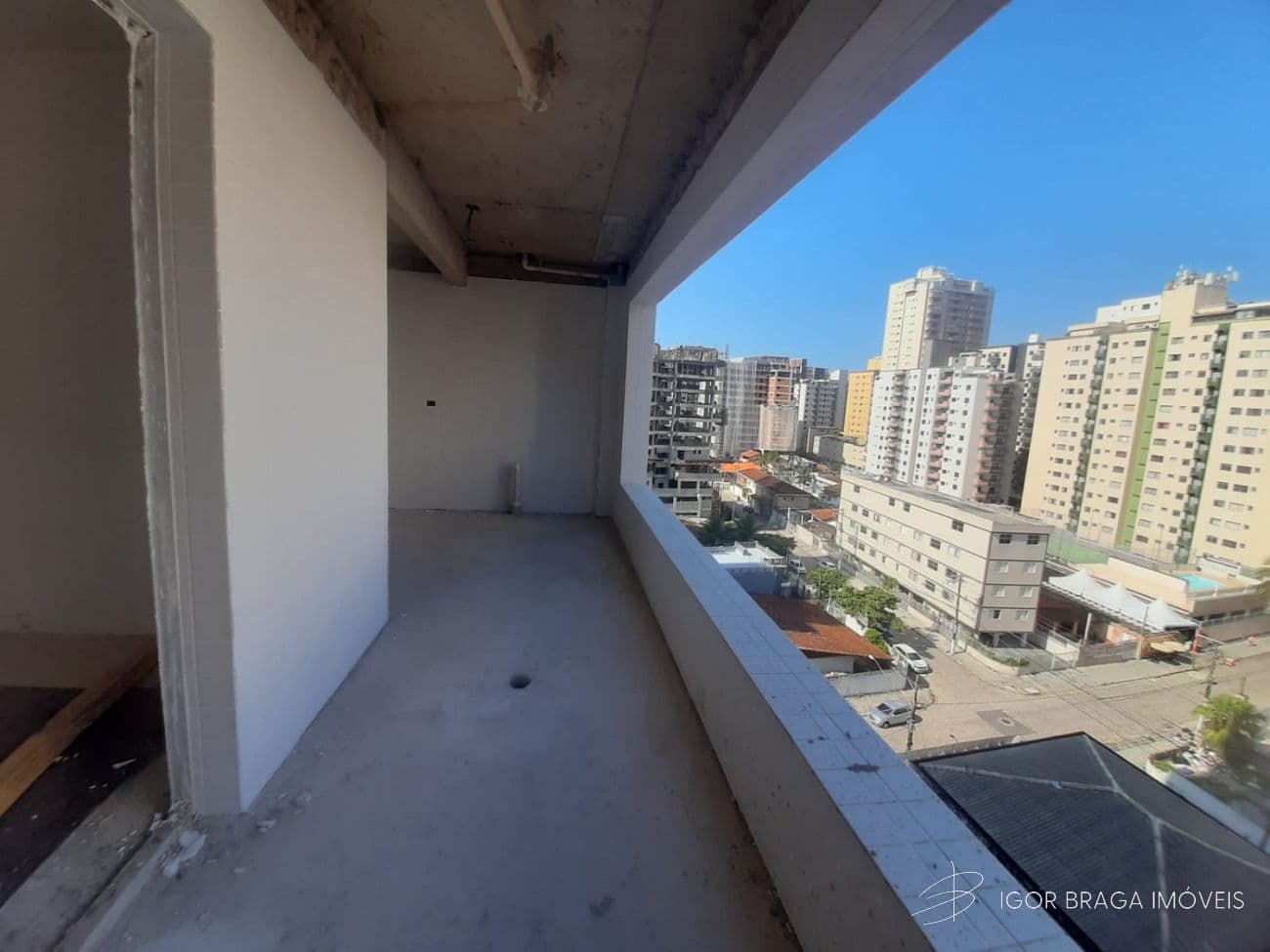 BELISSÍMO APARTAMENTO, FINO ACABAMENTO E À 100M DO MAR — foto 1