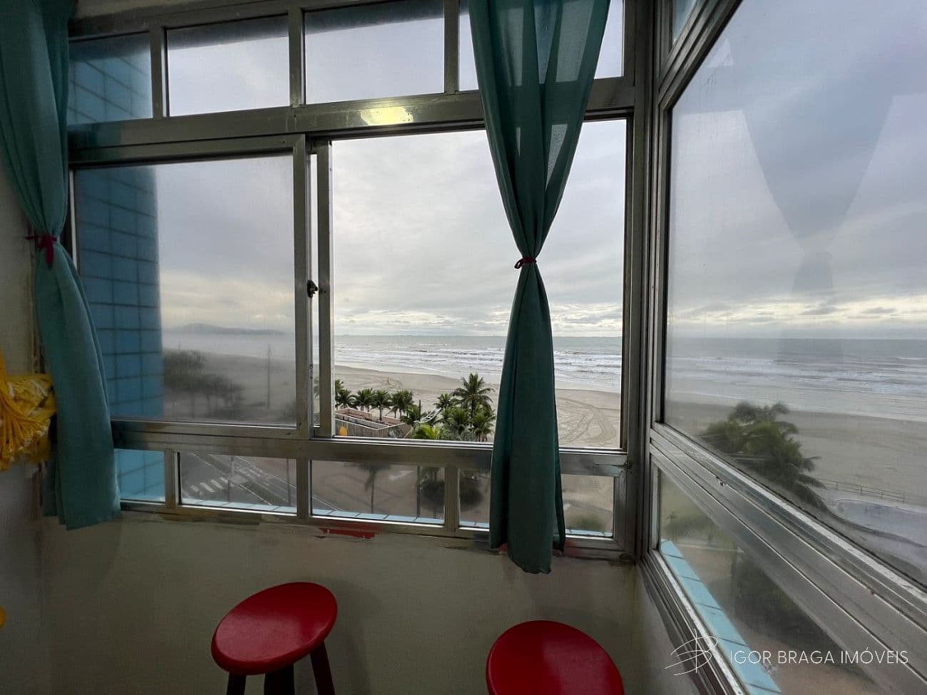 BELÍSSIMO APARTAMENTO, À 10M DO MAR — foto 1