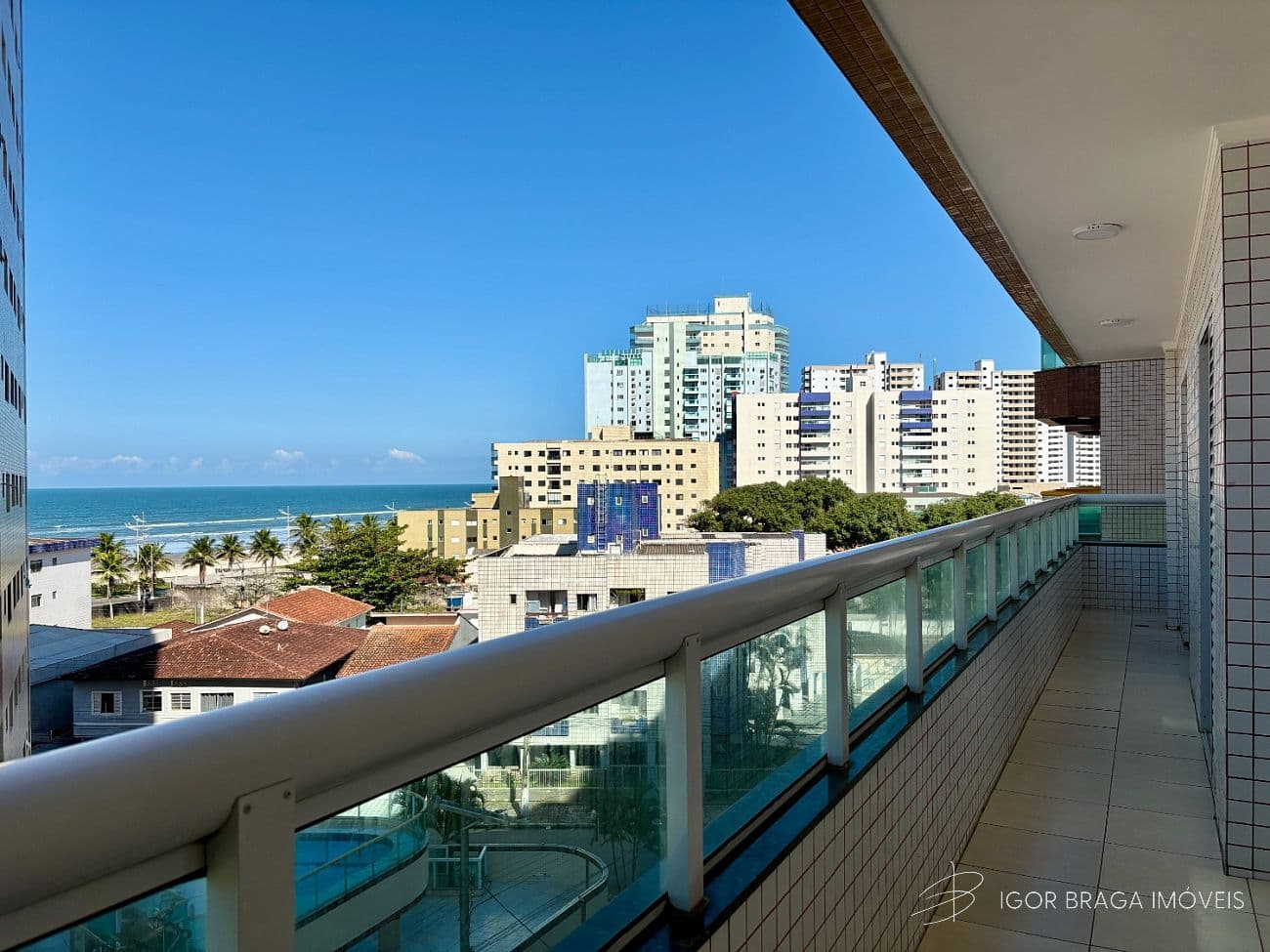 BELÍSSIMO APARTAMENTO, À 150M DO MAR E LAZER COMPLETO — foto 1