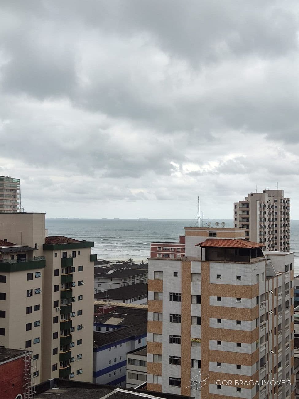BELÍSSIMO APARTAMENTO, À 300M DO MAR E ÁREA DE LAZERES — foto 1