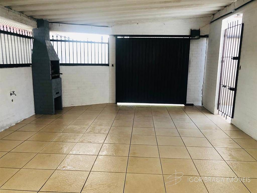 BELÍSSIMA CASA, AMPLA E À 400M DO MAR — foto 1