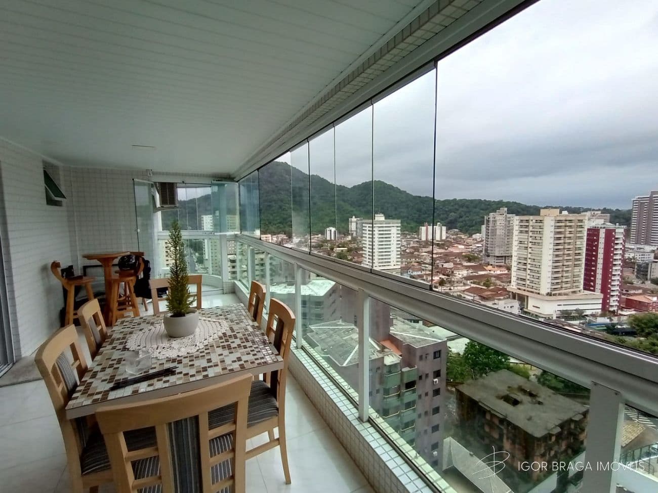 BELÍSSIMO APARTAMENTO, À 300M DO MAR E LAZER COMPLETO — foto 1