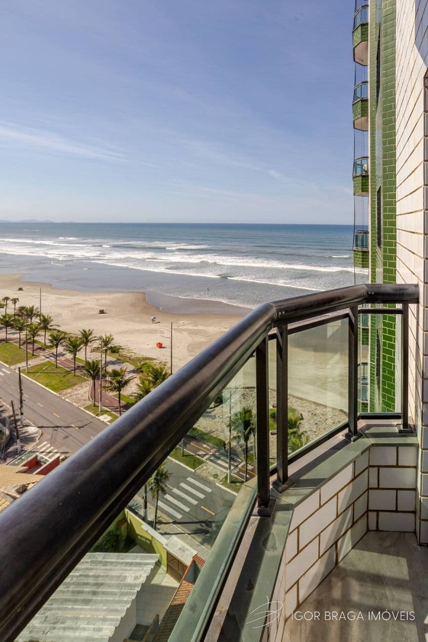 EXCELENTE APARTAMENTO, PRÉDIO FRENTE MAR E ÀREA DE LAZER — foto 1