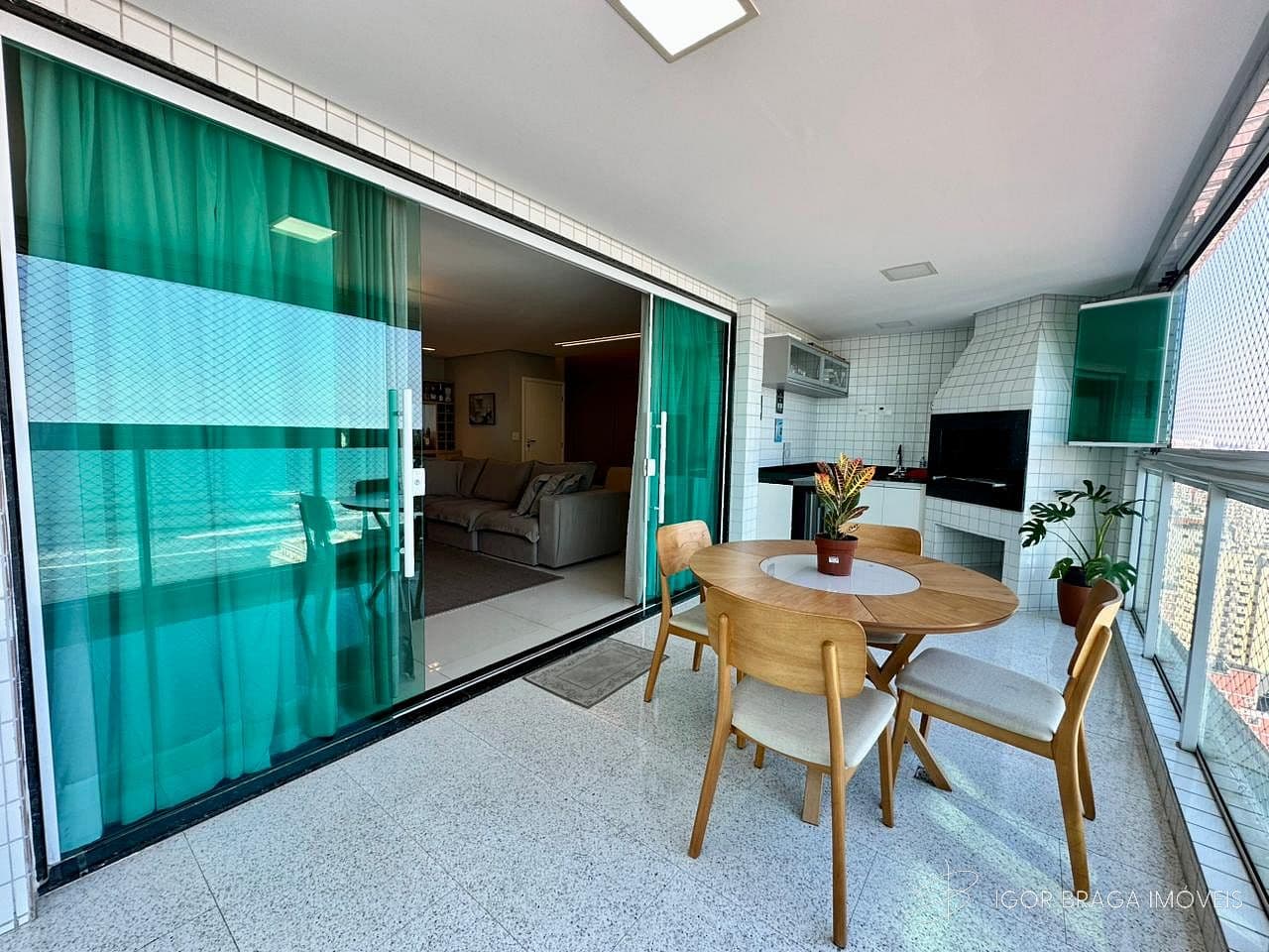 COBERTURA COM PISCINA, À 150m DO MAR E LAZER COMPLETO — foto 1