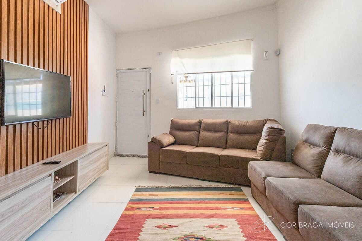 EXCELENTE SOBRADO TRIPLEX, AMPLO E À 20M DO MAR — foto 1