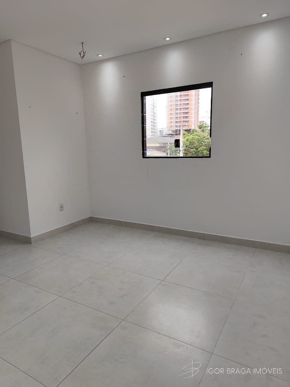 BELÍSSIMA CASA, AMPLA E À 750M DO MAR — foto 1