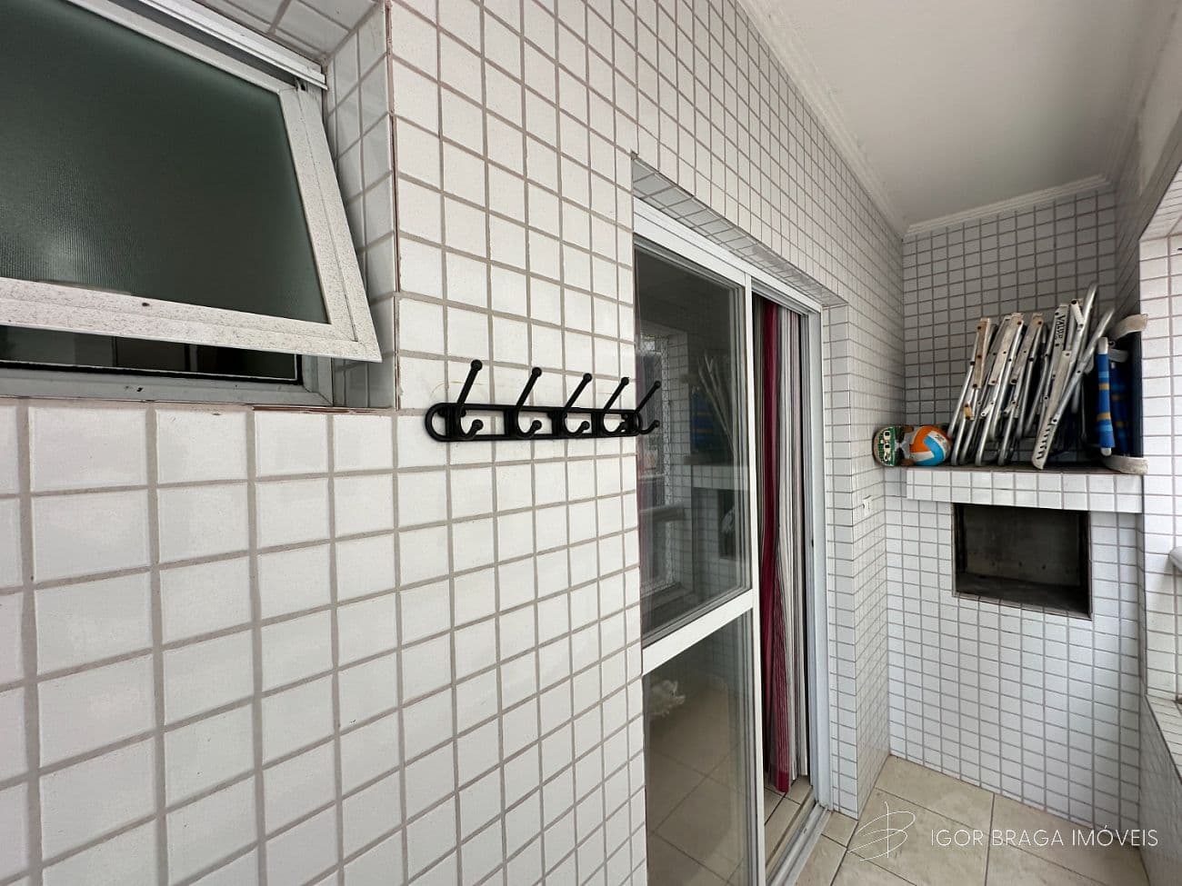 BELÍSSIMO APARTAMENTO, À 50M DO MAR E LAZER COMPLETO — foto 1