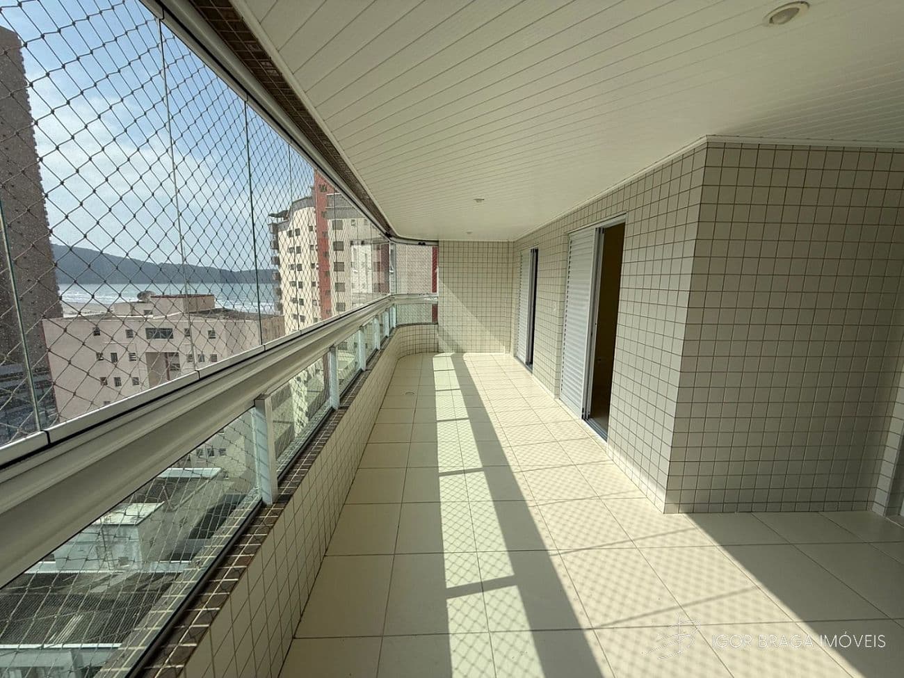 BELÍSSIMO APARTAMENTO, À 80M DO MAR E LAZER COMPLETO — foto 1