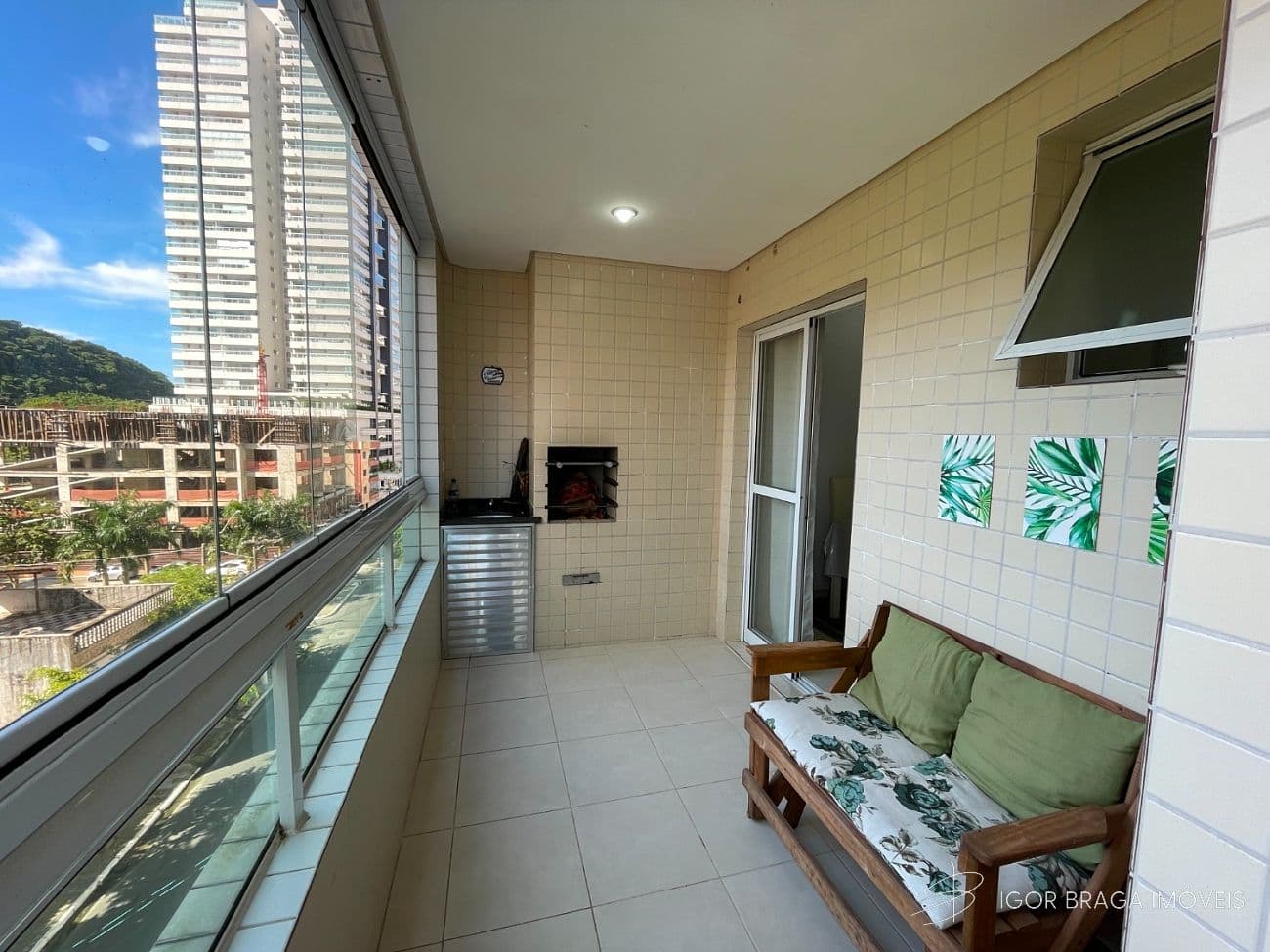 BELÍSSIMO APARTAMENTO, À 300M DO MAR E LAZER COMPLETO — foto 1