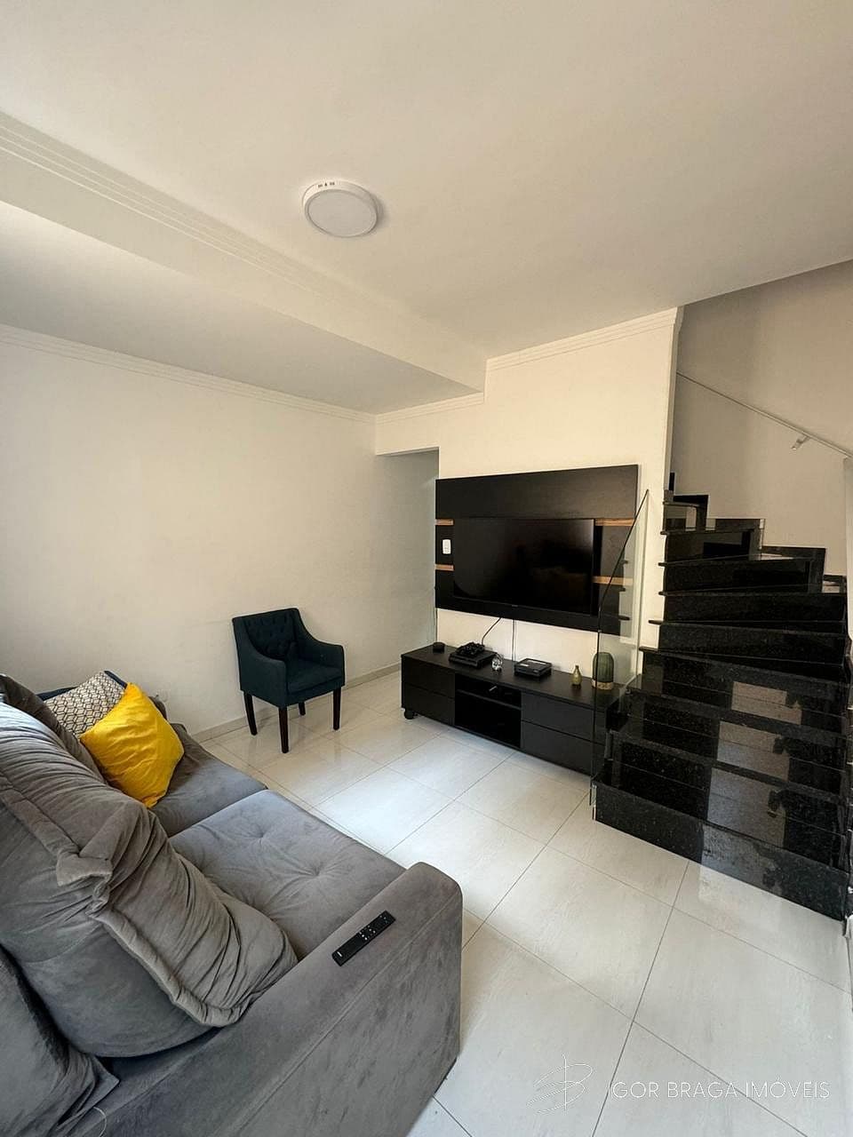 BELÍSSIMO SOBRADO, FINO ACABAMENTO E À 1KM DO MAR — foto 1