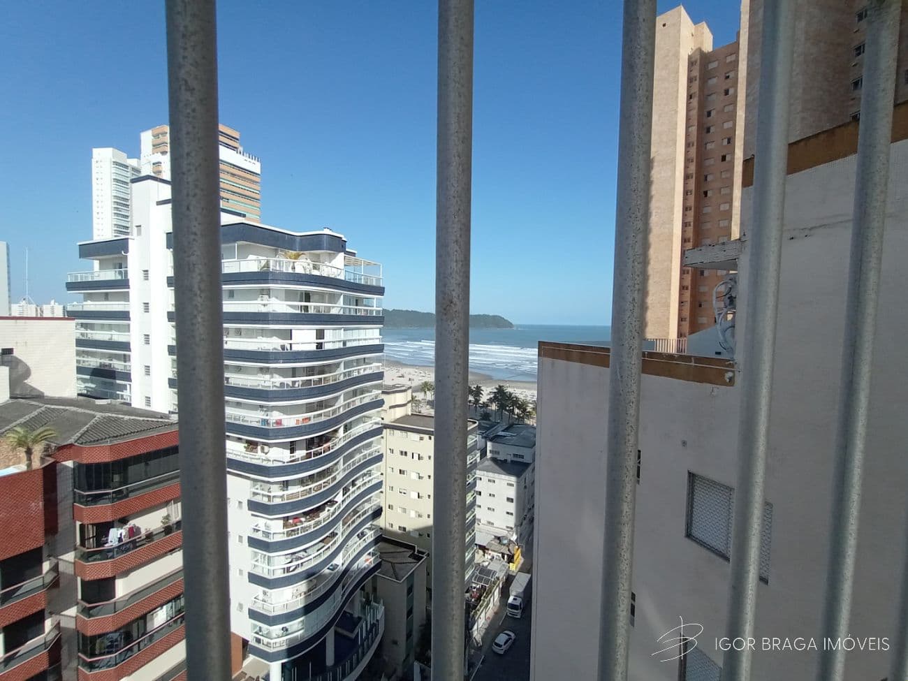 BELÍSSIMO APARTAMENTO, À 120M DO MAR E LAZER COMPLETO — foto 1