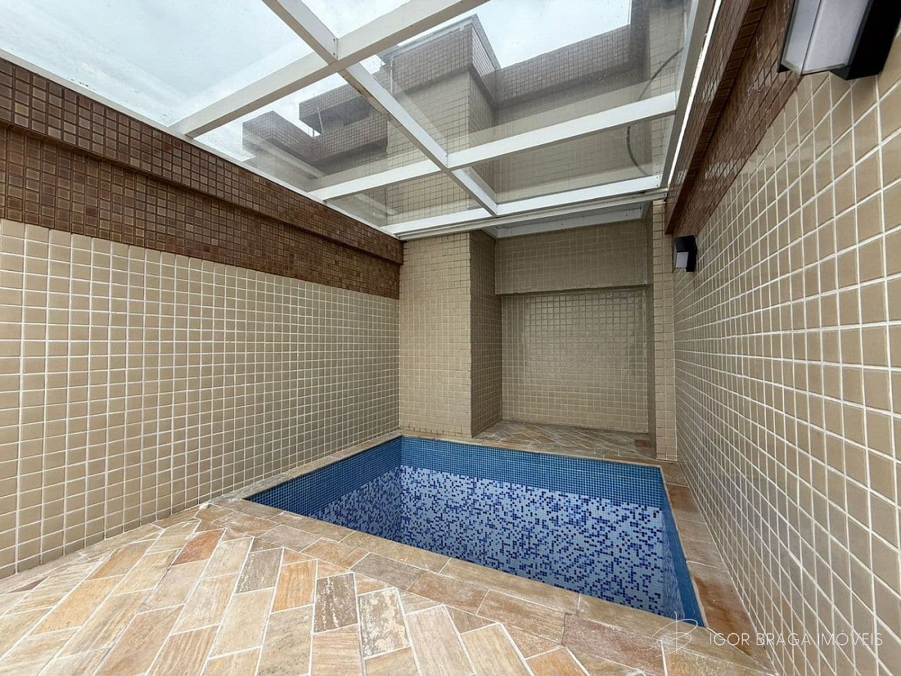 EXCELENTE COBERTURA, À 80M DO MAR E LAZER COMPLETO — foto 1