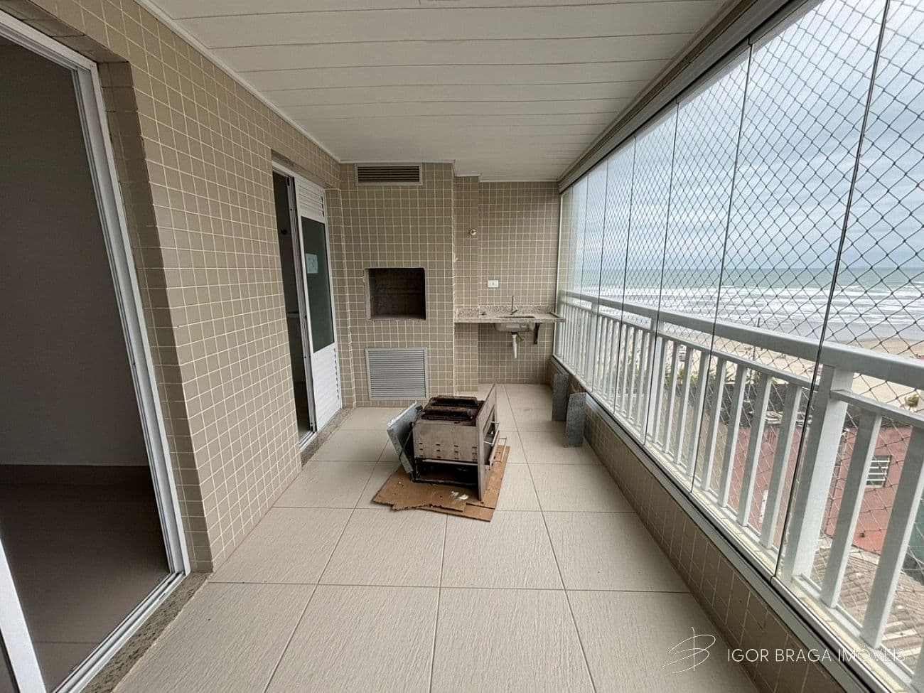 BELÍSSIMO APARTAMENTO, FRENTE MAR E LAZER COMPLETO — foto 1