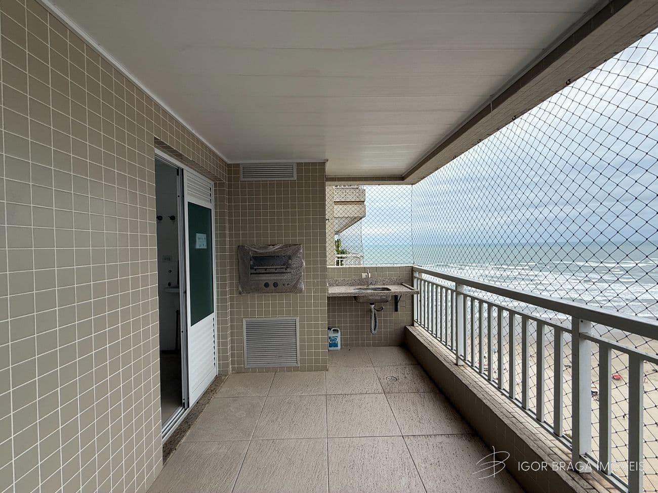 BELÍSSIMO APARTAMENTO, FRENTE MAR E LAZER COMPLETO — foto 1