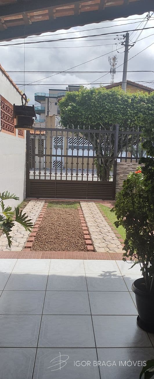 EXCELENTE CASA GEMINADA, AMPLA E Á 500M DO MAR — foto 1